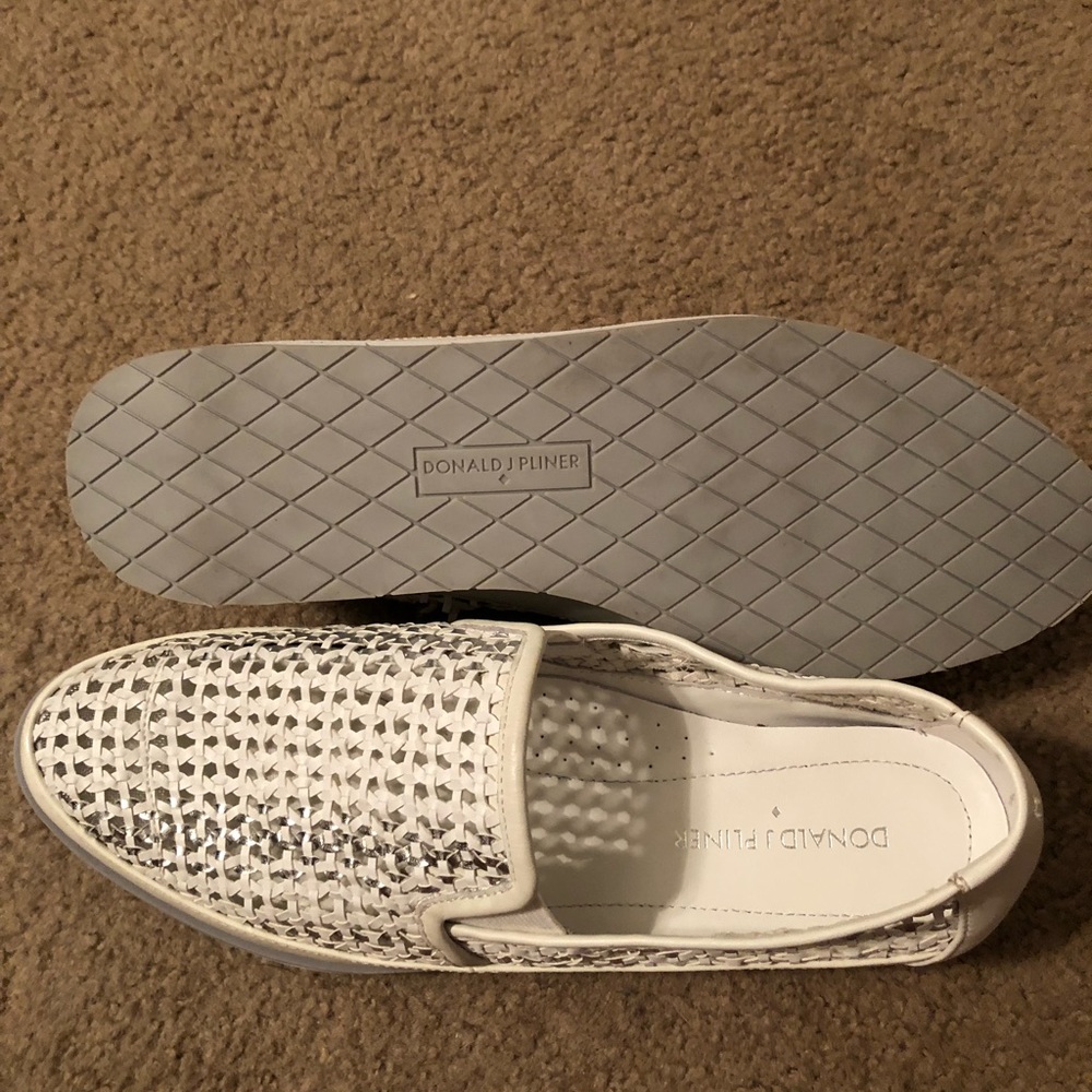 Donald J Pilner Maze 8.5 loafers. BNWOT